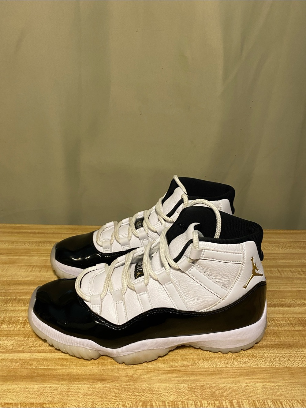Jordan 11 Retro DMP Gratitude Black White Gold size 9